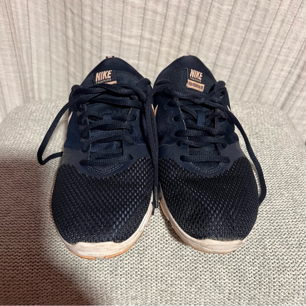Nike Midnight Navy & Peach Running Shoes